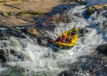 Carnaval Longe da Folia: 5 Refúgios Naturais em Santa Catarina para Fugir da Multidão e Curtir Aventura