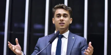 Nikolas Ferreira: A Estratégia Digital que Conquistou a Geração Z Conservadora e Desafia o Governo Lula