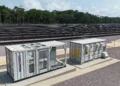 Brasil Avança em Energia Limpa: Fábrica de Megabaterias em SC “Estoca” Vento e Sol para Evitar Apagões