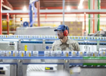 Redução da Jornada de Trabalho: Estudo da Fiesc Alerta para Risco de 41 Mil Demissões em Santa Catarina e Impacto no PIB