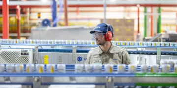 Redução da Jornada de Trabalho: Estudo da Fiesc Alerta para Risco de 41 Mil Demissões em Santa Catarina e Impacto no PIB