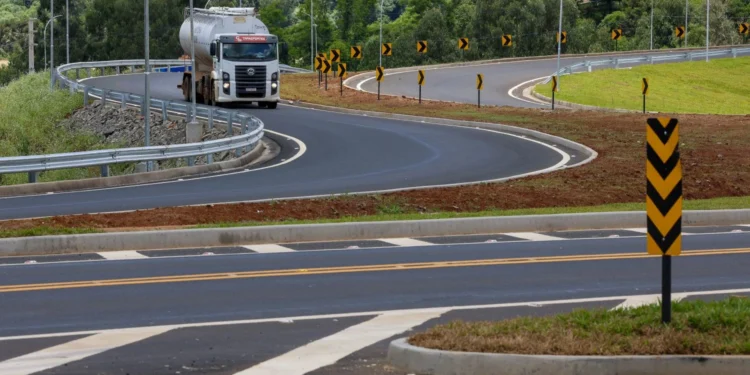 Disputa de Obras Rodoviárias em SC: União e Estado Brigam por Créditos e Financiamento em Meio a Atrasos Federais