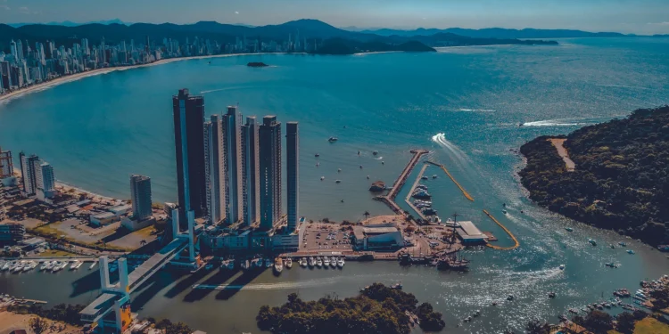 Santa Catarina: Por Que Imóveis em Balneário Camboriú e Itapema Viraram Ouro e Superam São Paulo e Rio?