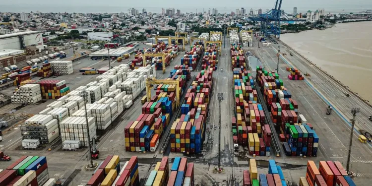 Agronegócio Lidera Vendas Externas de SC, Mas Exportações Gerais Caem 4,1% em 2026 com Impacto dos EUA