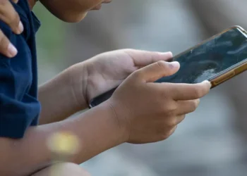 Grécia Choca o Mundo: Menores de 15 Anos Terão Acesso Proibido a Redes Sociais em 2027