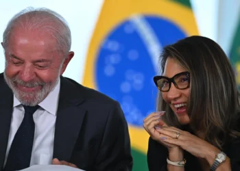 Janja na Espanha Alerta: Redes Sociais e Big Techs Podem Levar à Morte de Mulheres, Exige Regulação Urgente