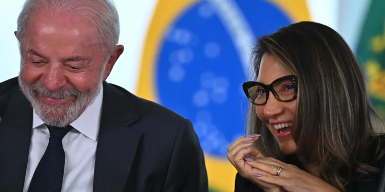 Janja na Espanha Alerta: Redes Sociais e Big Techs Podem Levar à Morte de Mulheres, Exige Regulação Urgente