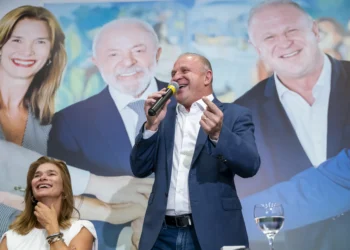 Esquerda em SC lança ex-apoiador de Bolsonaro como pré-candidato ao governo: entenda a estratégia inusitada