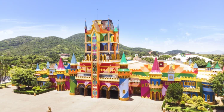 Beto Carrero World: R$ 2 Bilhões para Transformar SC em Paraíso Hoteleiro Internacional com Hotéis Temáticos e Novas Atrações