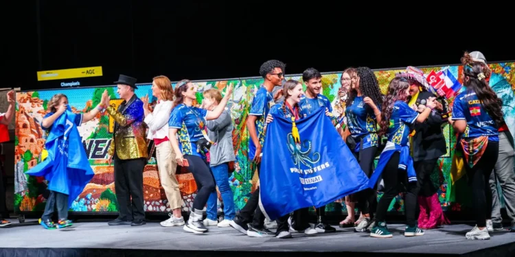 Orgulho Catarinense: Estudantes de SC se destacam entre os 5 melhores do mundo em robótica educacional