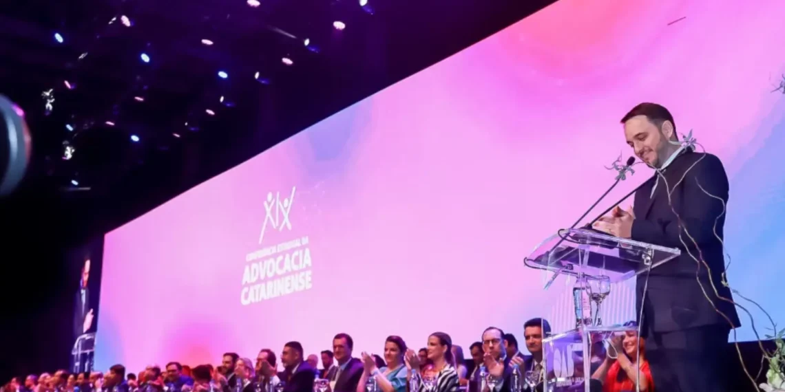 Blumenau Sedia 20ª Conferência da Advocacia Catarinense: Debates Cruciais Sobre Reforma Tributária, IA e Pacote Anticrime Agitam o Setor Jurídico