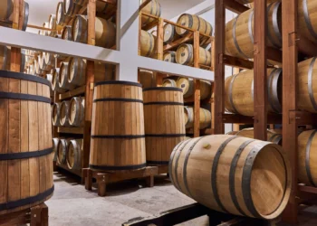 O Segredo da Cachaça Bylaardt: Como o Destilado Catarinense se Tornou o Melhor do Brasil Após 18 Anos em Carvalho Francês