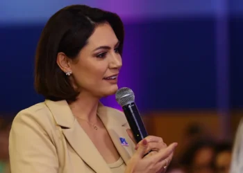 PF Rejeita Delação de Dono do Banco Master, Enquanto Michelle Bolsonaro Chama Moraes de “Irmão em Cristo”