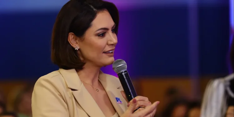 PF Rejeita Delação de Dono do Banco Master, Enquanto Michelle Bolsonaro Chama Moraes de “Irmão em Cristo”