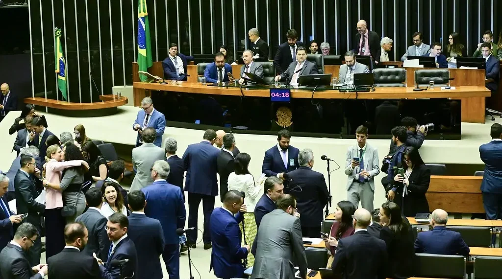Oposição se une para barrar decretos de Lula que endurecem fiscalização de big techs; entenda os motivos