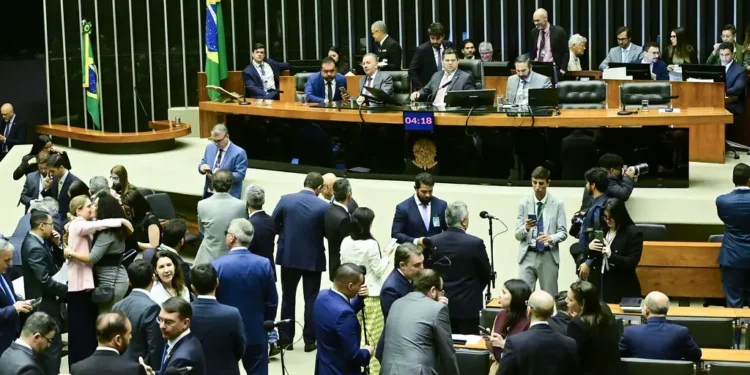 Oposição se une para barrar decretos de Lula que endurecem fiscalização de big techs; entenda os motivos