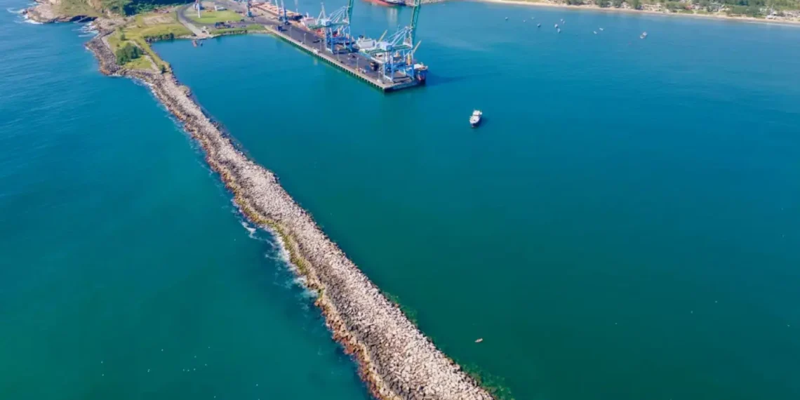 Porto de Imbituba Cresce 12,7% em 2026 Enquanto Exportações de SC Estagnam, Impulsionado por Granéis e Cargas