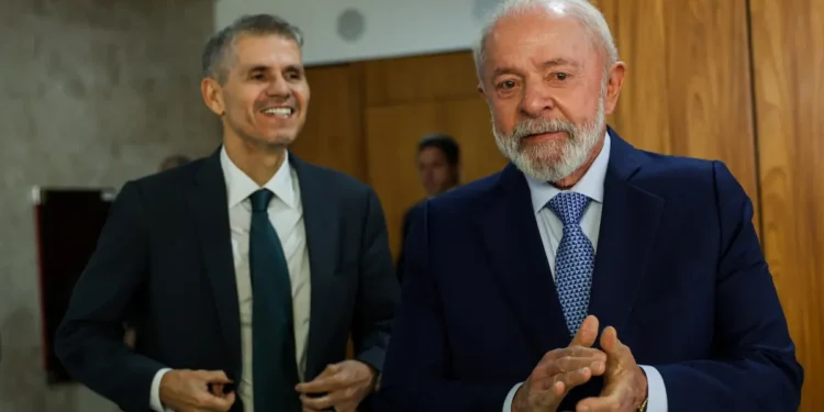 Lula Investe R$ 21 Milhões em Redes Sociais Criticadas por Ele, Foco em Estados Estratégicos para Reeleição