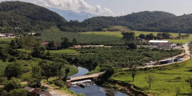 Obra de R$ 20 milhões em SC cria rota alternativa à BR-101 e promete desafogar tráfego entre Garuva e Joinville