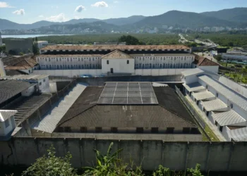 Penitenciária Histórica Vira Complexo Cultural Gigante em Área Nobre de Florianópolis: O Fim de uma Era Prisional e o Nascimento da Cidade da Cultura