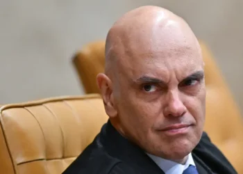 Alexandre de Moraes cita Papa Leão XIV para defender regulação internacional de Big Techs contra ‘lavagem cerebral’