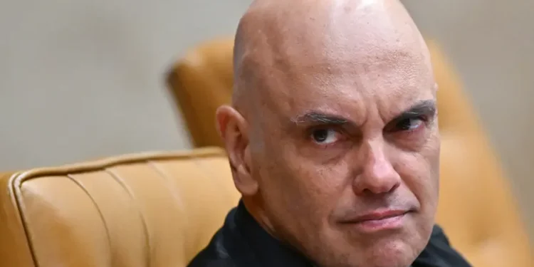 Alexandre de Moraes cita Papa Leão XIV para defender regulação internacional de Big Techs contra ‘lavagem cerebral’
