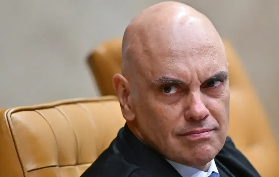 Alexandre de Moraes cita Papa Leão XIV para defender regulação internacional de Big Techs contra ‘lavagem cerebral’