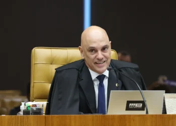 Moraes cita Papa Leão XIV para defender regulação de redes sociais e responsabilizar Big Techs por fake news