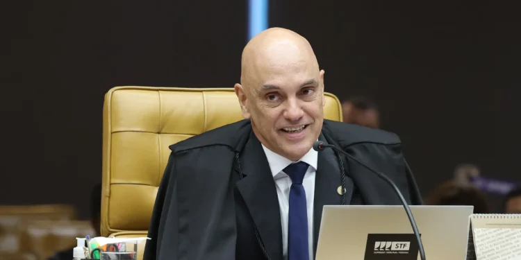 Moraes cita Papa Leão XIV para defender regulação de redes sociais e responsabilizar Big Techs por fake news