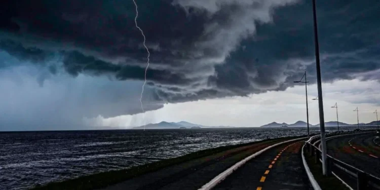 El Niño: Santa Catarina, o Estado Mais Vulnerável a Desastres Climáticos, Investe em Tecnologia e Alerta, Mas Obras Cruciais Avançam Lento