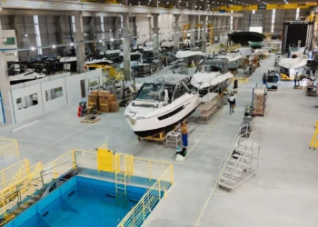 Fibrafort: Gigante Latino-Americana de Barcos Acelera Produção com Expansão Histórica em Santa Catarina