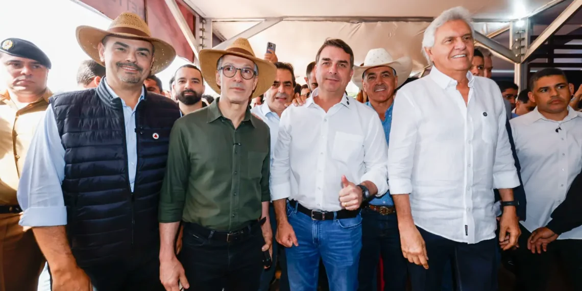 Racha no Novo: Zema x Flávio Bolsonaro expõe dilema e pode afetar eleições no Sul