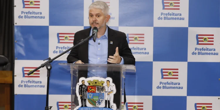 Blumenau Rompe Contratos Milionários de Segurança Escolar Após Investigação de Corrupção e Cria Nova Pasta para Proteção Direta