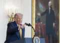 Trump Ameaça Europa com Tarifa de 100% em Produtos se Big Techs Foram Taxadas: “Aviso Imediato”
