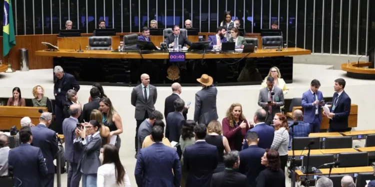 Governo Lula intensifica pressão por PL dos Mercados Digitais com material secreto para deputados