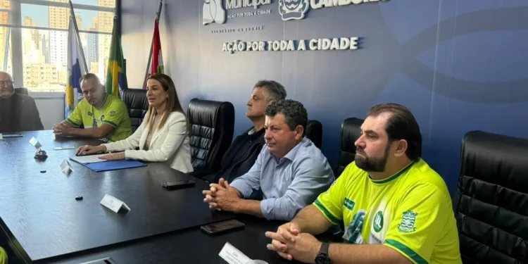 Balneário Camboriú: Alvará para ambulantes cai pela metade e regras fixas garantem segurança jurídica na praia