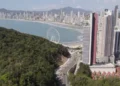 Balneário Camboriú: Como a cidade barrou arranha-céu de 42 andares para proteger a vista da Rainha