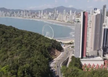 Balneário Camboriú: Como a cidade barrou arranha-céu de 42 andares para proteger a vista da Rainha