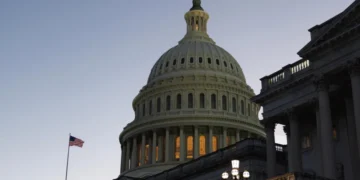 Deputados dos EUA pedem a Trump que intervenha contra regulação de big techs no Brasil, citando risco a empresas americanas
