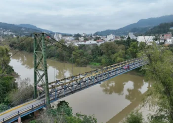 Ponte de Madeira em Rio do Sul Ganha Nova Vida com Estrutura de Aço Inspirada na Icônica Hercílio Luz