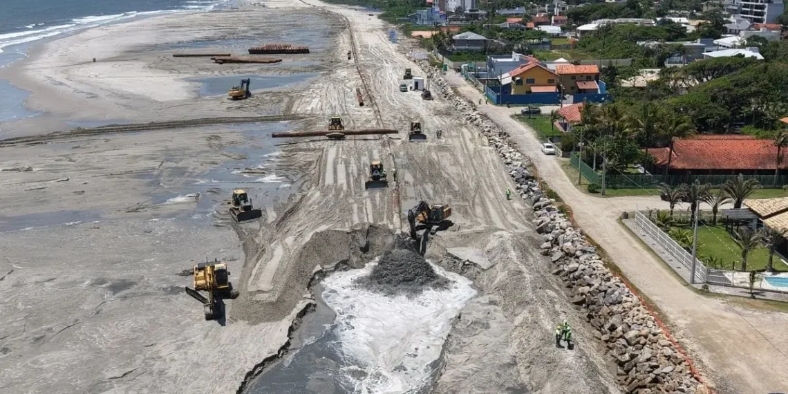 Maior Alargamento de Praia do Brasil Rumo à Conclusão em Itapoá, SC: Obras Transformam Litoral Norte Catarinense