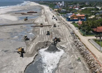Maior Alargamento de Praia do Brasil Rumo à Conclusão em Itapoá, SC: Obras Transformam Litoral Norte Catarinense