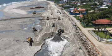 Maior Alargamento de Praia do Brasil Rumo à Conclusão em Itapoá, SC: Obras Transformam Litoral Norte Catarinense