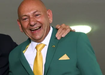 Alexandre de Moraes arquiva investigação contra Havan por bloqueio de estrada em manifestações de 2022; Luciano Hang comemora