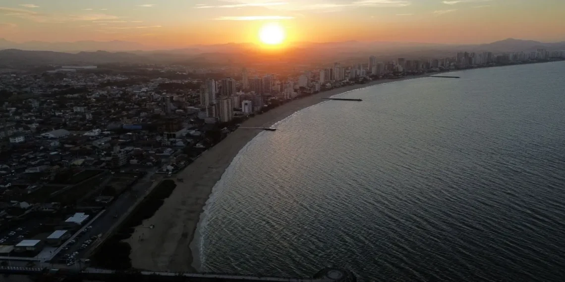 Balneário Piçarras Desbanca Vizinhas Famosas e Lidera Busca por Imóveis de Luxo em SC