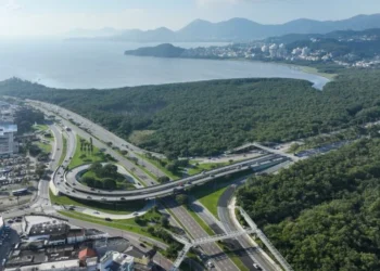 Florianópolis: Novo Viaduto no CIC Promete Fim do Caos no Trânsito Rumo ao Itacorubi e SC-401