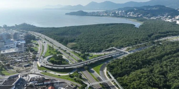 Florianópolis: Novo Viaduto no CIC Promete Fim do Caos no Trânsito Rumo ao Itacorubi e SC-401