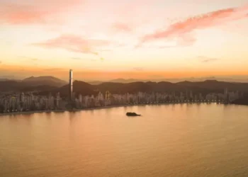 Construtora Catariana Aposta em Balneário Camboriú: Gigante de R$ 2 Bilhões e 400 Metros de Altura Marca Nova Era