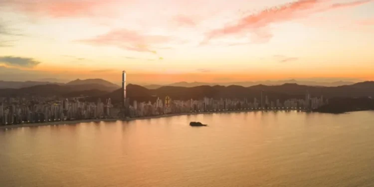 Construtora Catariana Aposta em Balneário Camboriú: Gigante de R$ 2 Bilhões e 400 Metros de Altura Marca Nova Era