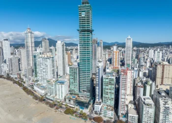 FG Empreendimentos Bate Recorde: 16 Obras Simultâneas no Litoral de SC, Incluindo o Futuro Prédio Residencial Mais Alto do Mundo